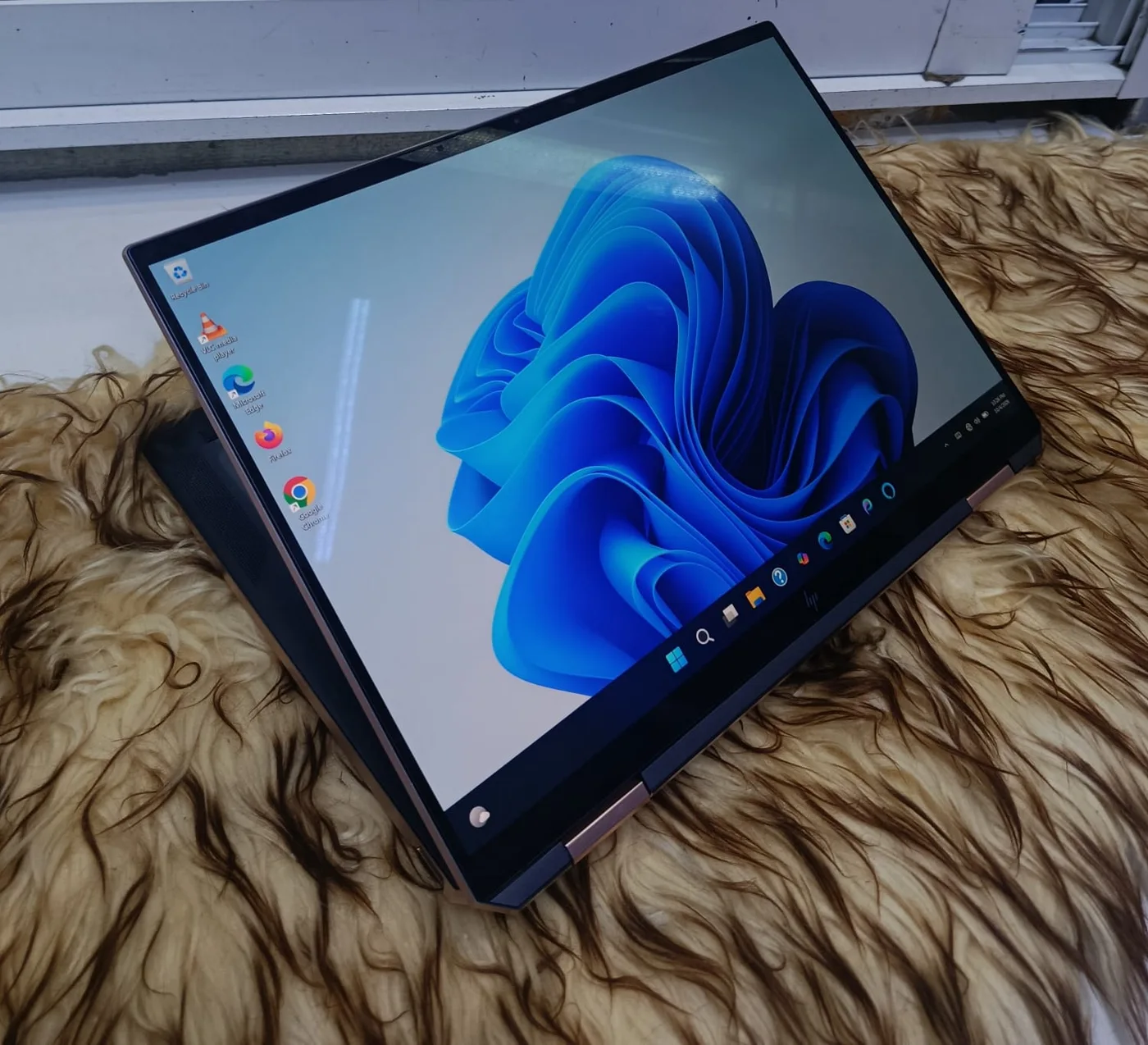 Convertible laptops — supplied product or packaging image 1