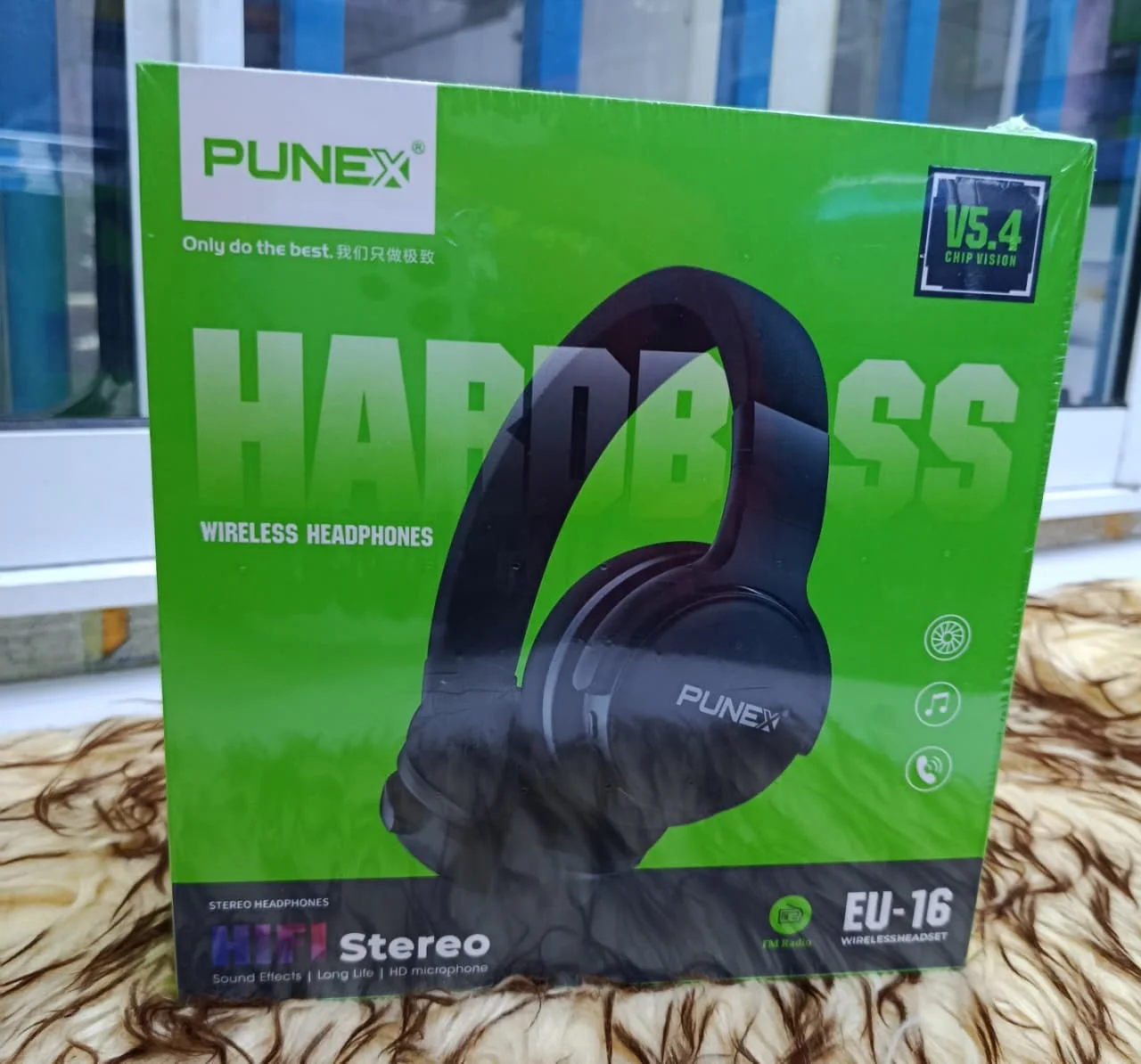Wireless headphones — supplied product or packaging image 1